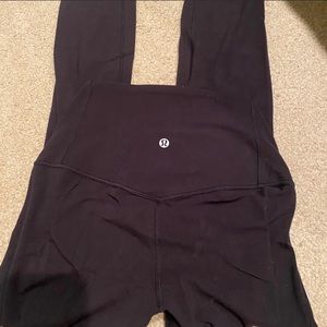 Lululemon aligns. Smoke free home, great condition, never dried - no piling